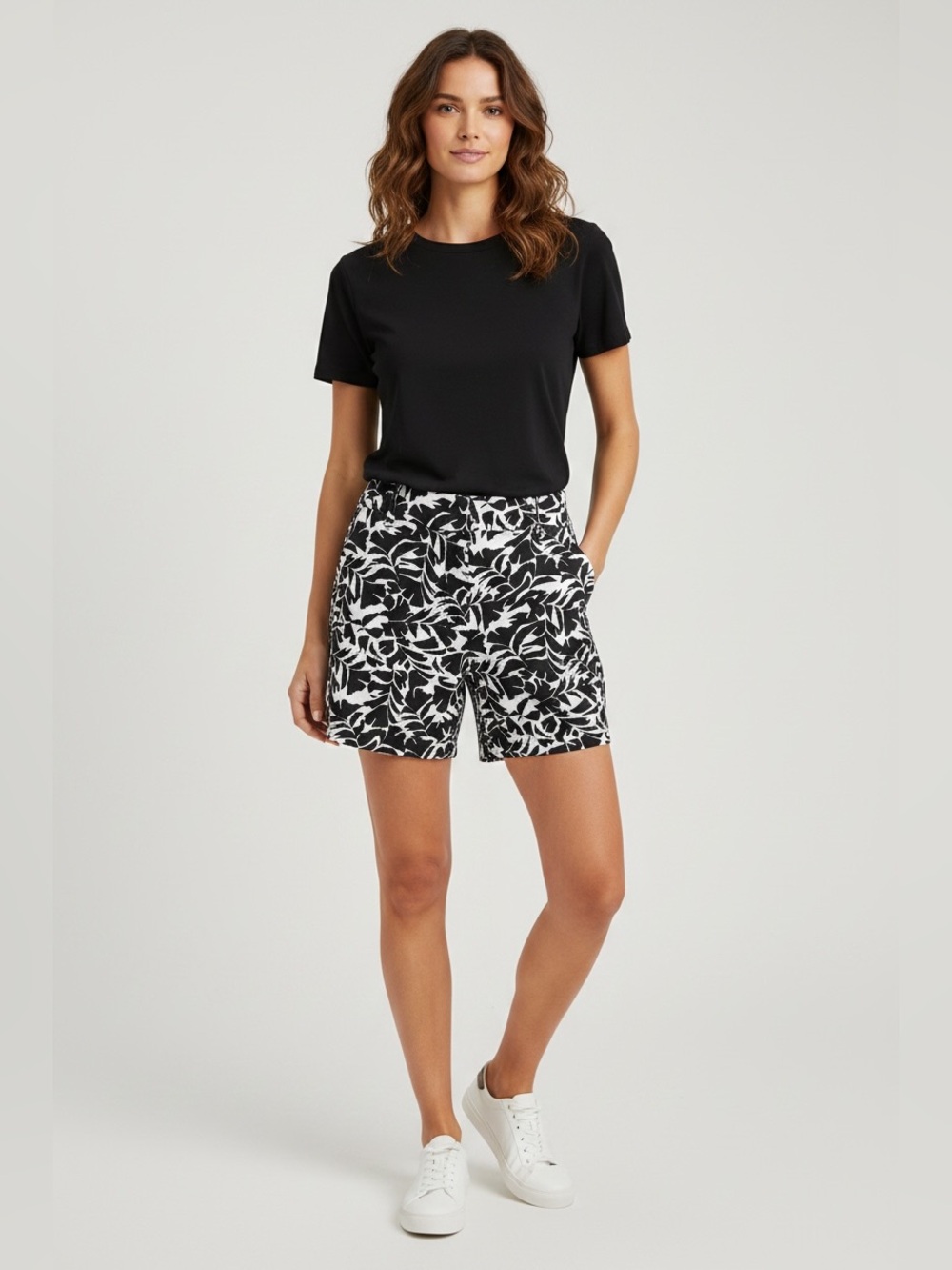 J Crew Women’s Size 4 Black White 5” Chino Shorts